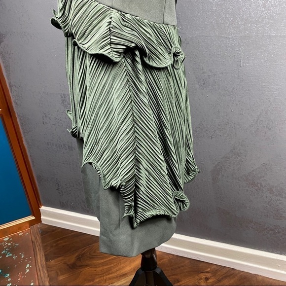 La Maison Talulah Off Shoulder Mini Dress olive green, ruffled, mixed media - Picture 9 of 11